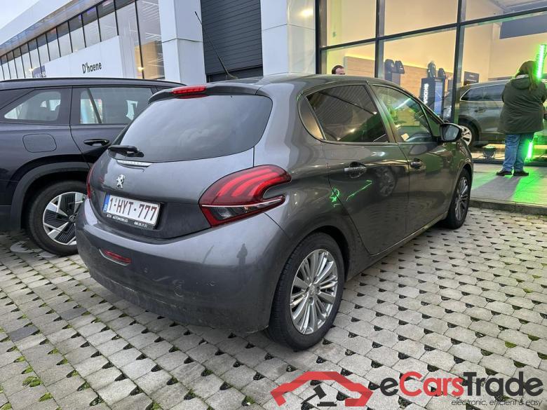 PEUGEOT 208 1.2i PureTech Style #4
