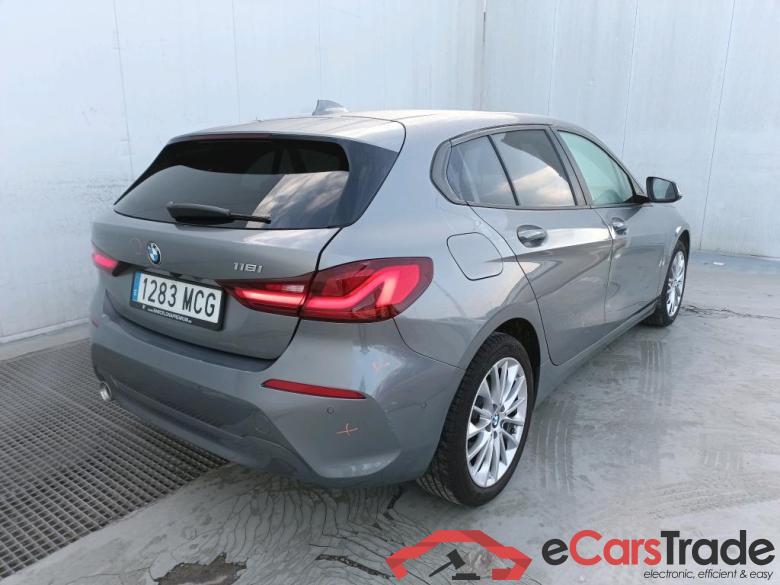 BMW Serie 1 / 2019 / 5P / berlina con portón 118i Corporate Auto. (AC2) #2