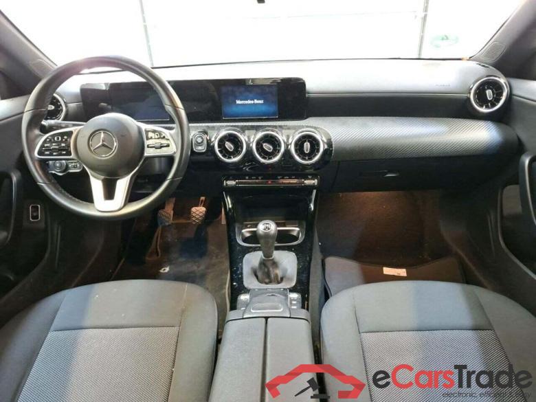 MERCEDES-BENZ CLA-klasse Shooting Brake 180 #3