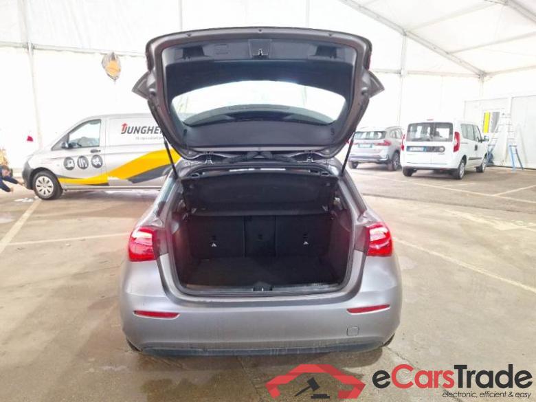 MERCEDES-BENZ CLASSE A / 2018 / 5P / BERLINA A 200 AUTOMATIC BUSINESS #5