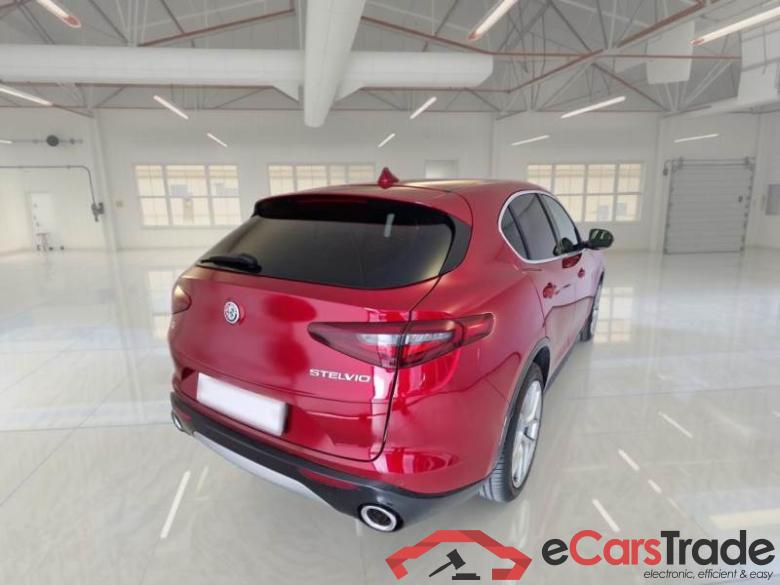 ALFA ROMEO Stelvio / 2017 / 5P / SUV 2.2 TD 210CV 6C Villa D'Este AT8 Q4 #2