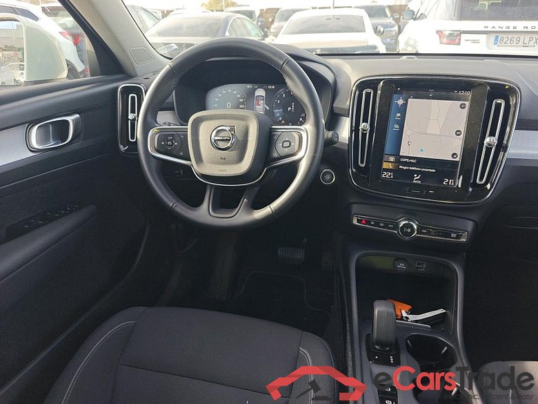 VOLVO XC40 / 2017 / 5P / todoterreno 1.5 T2 Momentum Pro Auto #3