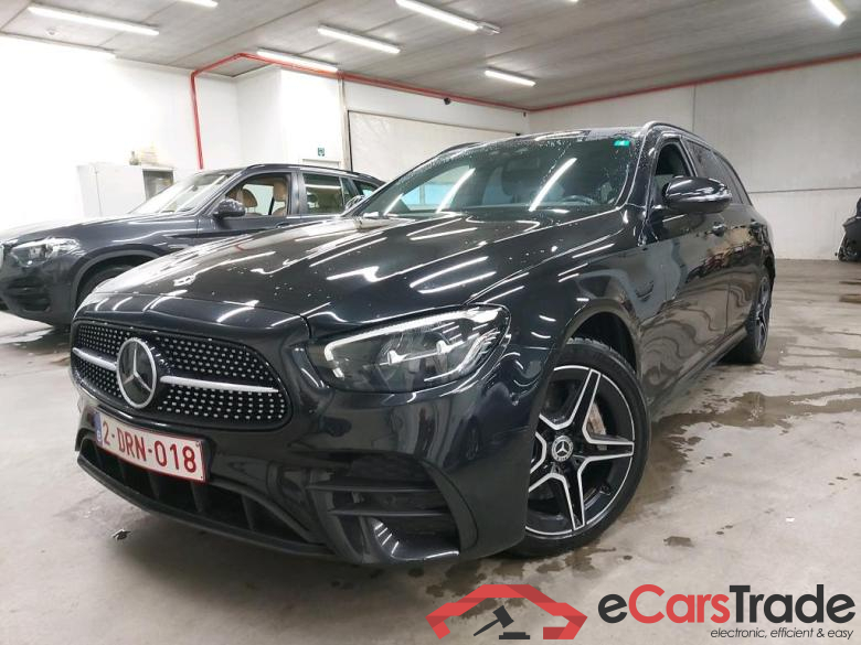 MERCEDES - MER E BREAK 300 de 313PK DCT AMG Line With Climatic & Heated Seats & Park Sensors Front & Rear & Foldable Trailer Hook   * HYBRID *