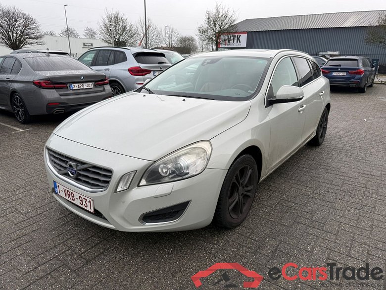 Volvo V60 2.0 D3 Momentum Aut. LED-Xenon Display Leather Klima PDC ... #1