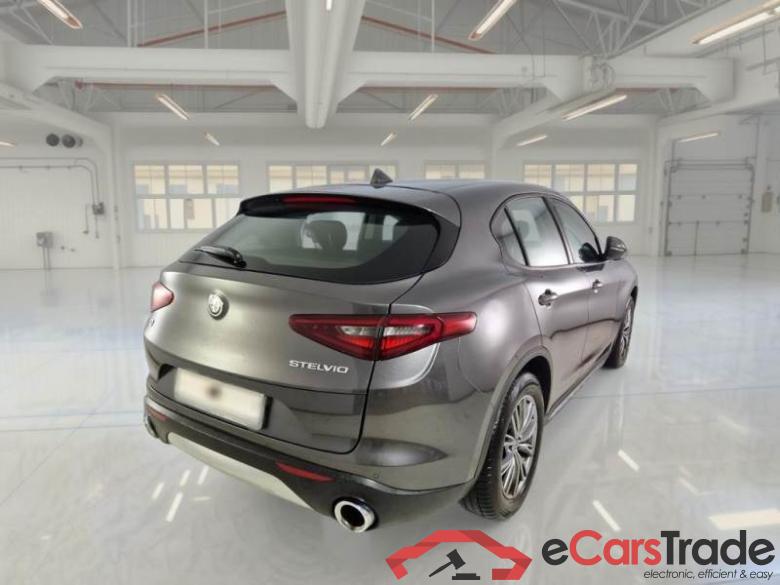 ALFA ROMEO STELVIO / 2017 / 5P / SUV 2.2 TURBO DIESEL 190CV BUSINESS AT8 Q4 #2