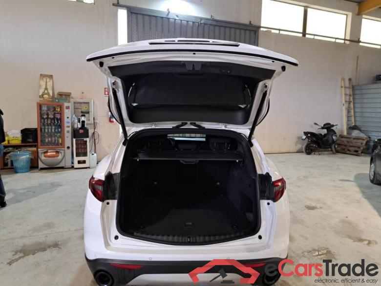 ALFA ROMEO STELVIO / 2017 / 5P / SUV 2.2 TD 190 CV SUPER BUSINESS AT8 Q4 #5