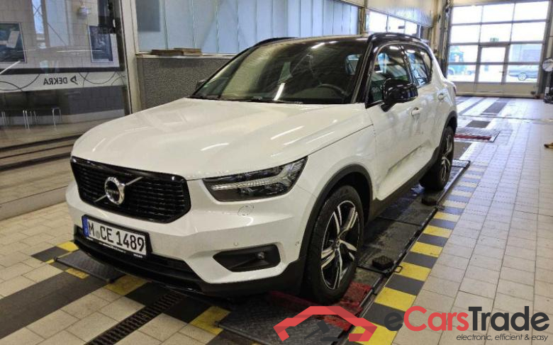 Volvo XC40 (2017->) DE - SUV5 B4 2WD EU6d, R-Design (EURO 6d), 2020 - 2022