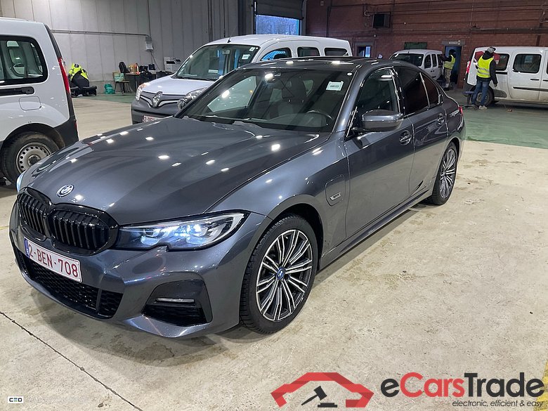 BMW 320e Plug-In Hybrid M-Sport Aut. Pano LED-Xenon LC-Pro Ambient Navi 1/2 Sport-Leather-Alcantara KeylessGo Camera Klima PDC ... #1