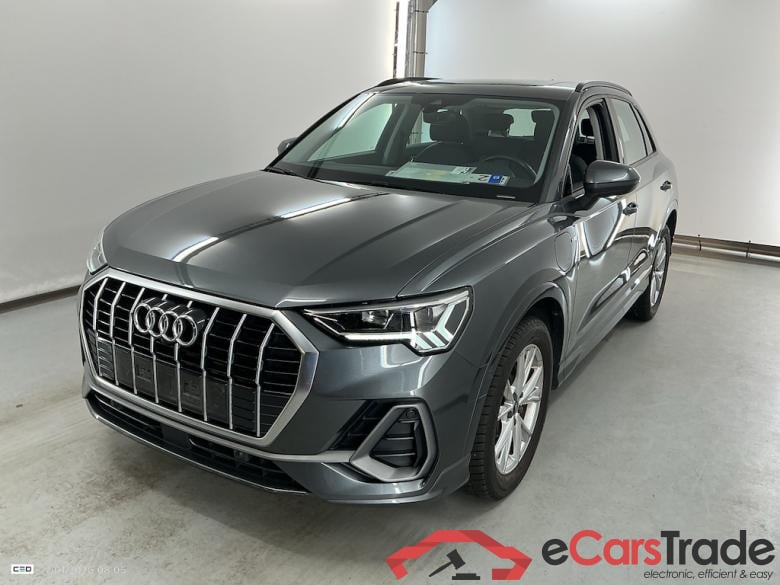 AUDI Q3 1.4 45 TFSI E S TRONIC S LINE