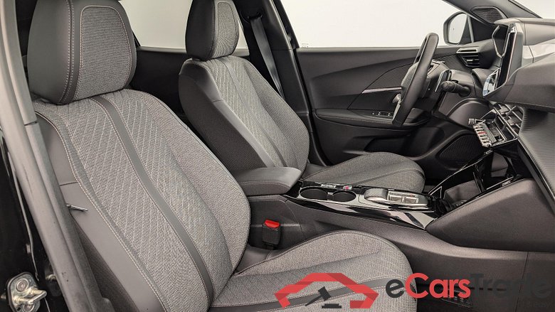 Peugeot 2008 Hybrid 136 e-DCS6 Allure #5