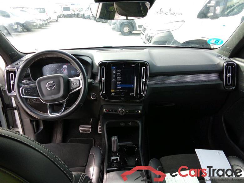 VOLVO XC40 / 2017 / 5P / todoterreno 1.5 T4 Twin Recharge R-Design Auto #3