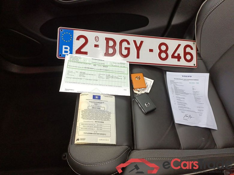 Volvo XC60 T8 4x4 Recharge Geartronic R-Design 5d #4