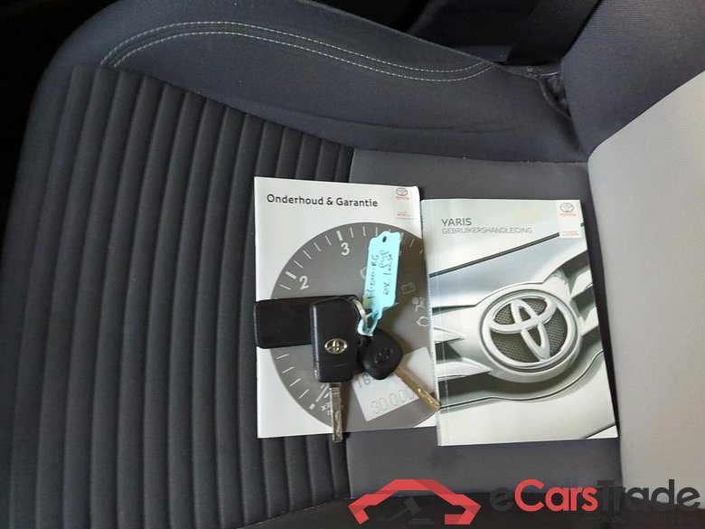 Toyota Yaris 1.0 VVT-i Connect 5d #4