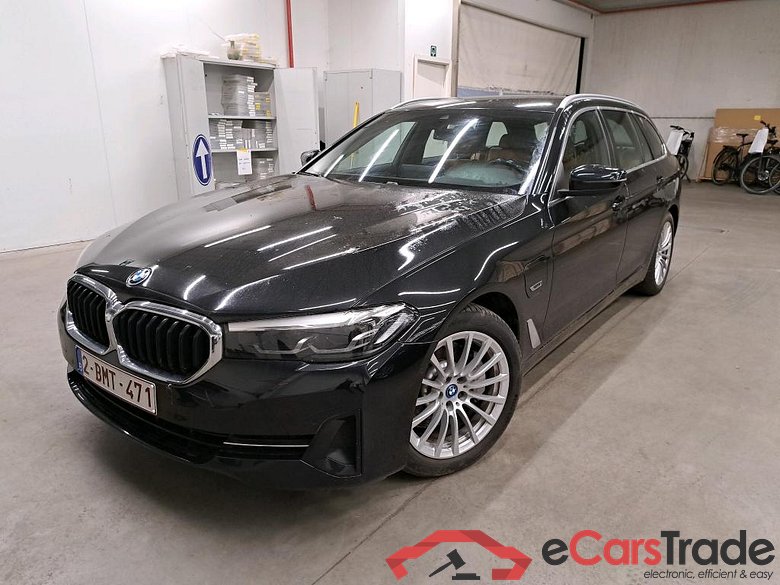 BMW - BMW 5 TOURING 520e  204PK Business Edition With Dakota Heated Seats & Driving Assistant Pack & Harman Kardon & Parking Assistant Pack & Trailer Towing Hook * HYBRID *