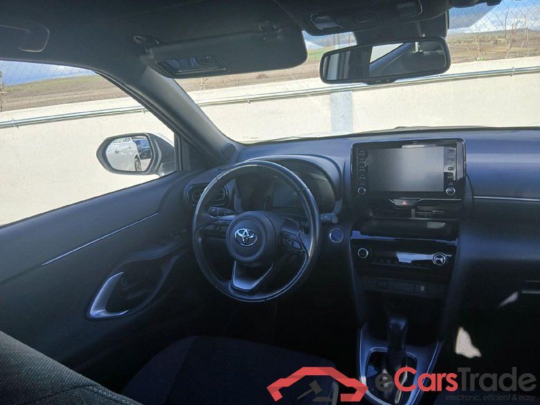 TOYOTA Yaris Cross / 2021 / 5P / todoterreno 1.5 120H Active Tech (AC) #3