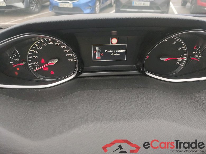 PEUGEOT 308 / 2017 / 5P / familiar SW Allure PureTech 130 S&S #4