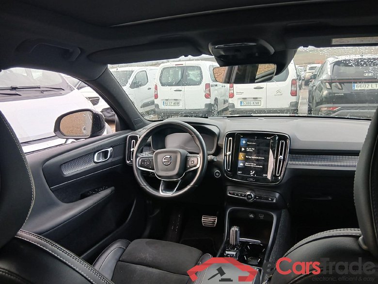 VOLVO XC40 / 2017 / 5P / todoterreno 1.5 T5 Twin Recharge R-Design Auto #3