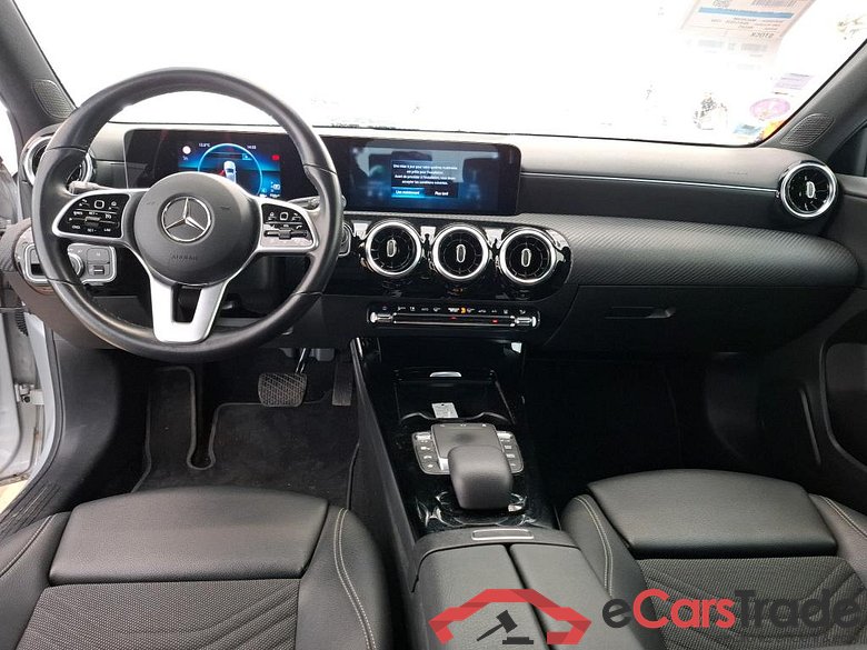 MERCEDES BENZ Classe A Compact 2018 5P Berline A 250 e Business Line 8GDCT #5