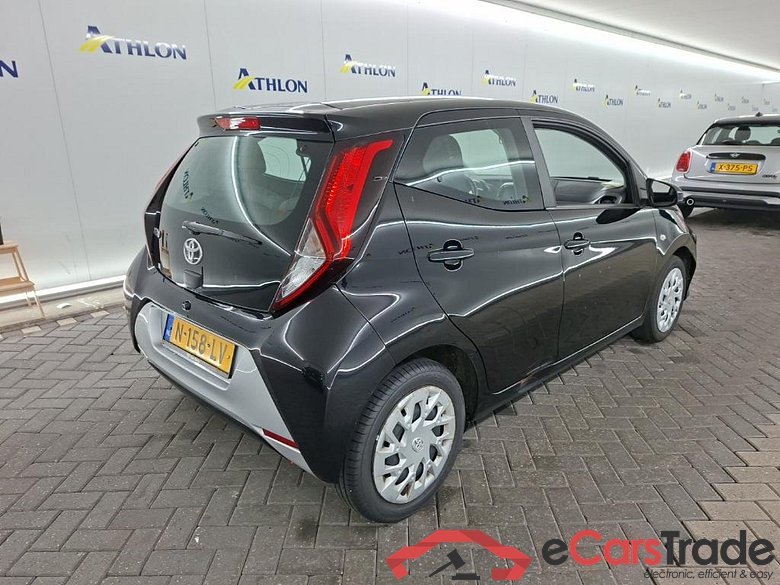 TOYOTA Aygo 1.0 VVT-i x-play 5D 53kW #3