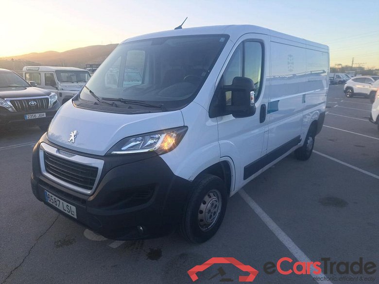 PEUGEOT Boxer / 2014 / 4P / furgón 333 L2 H1 BHDI 103kW (140CV) S&S 6 V. M (AC) #1