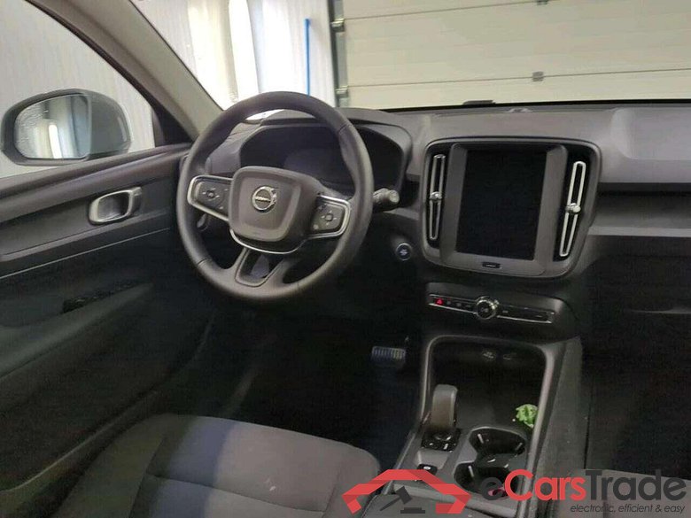 VOLVO XC40 2.0 B3 Essential #3