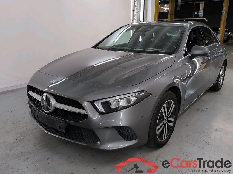 MERCEDES-BENZ A-CLASS LIMOUSINE 1.3 A 250 E BUSINESS SOLUTION DCT