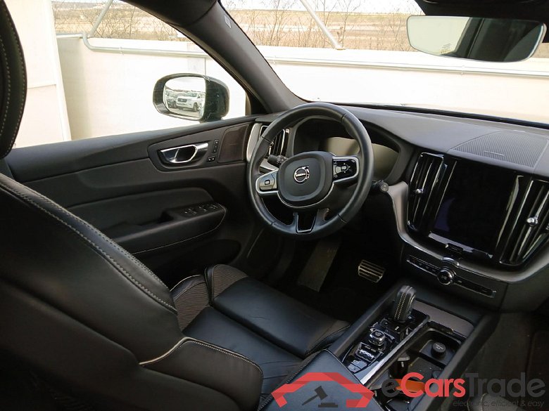 VOLVO XC60 / 2017 / 5P / todoterreno 2.0 T6 AWD Recharge R-Design Auto #3