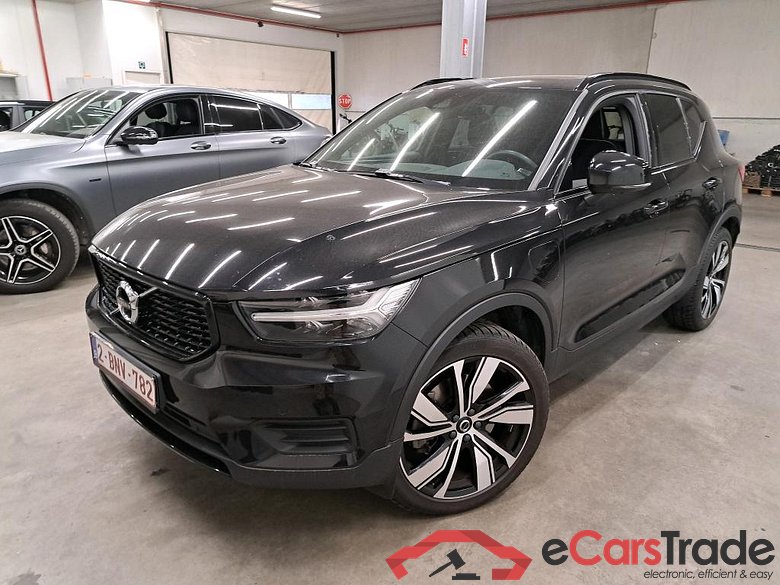 VOLVO - VOL XC40 T4 Recharge 211PK Geartronic R-Design Pack Luxury II & Auxiliary Heater & Heated Rear Seats & 360 Camera With Park Assist &  Towing Hook & 20 Inch Alloy  * HYBRID *