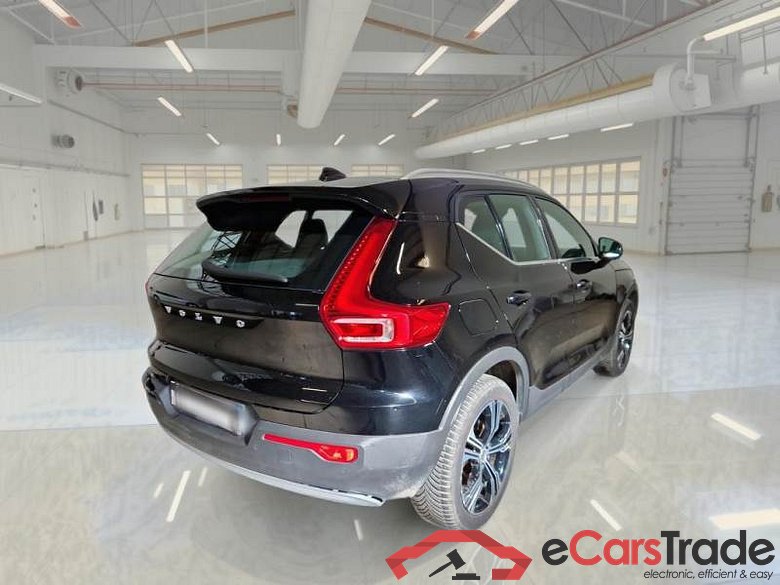 VOLVO XC40 / 2017 / 5P / SUV T4 PLUG-IN HYBRID AUTO RECH INSCRIP EXPR #2
