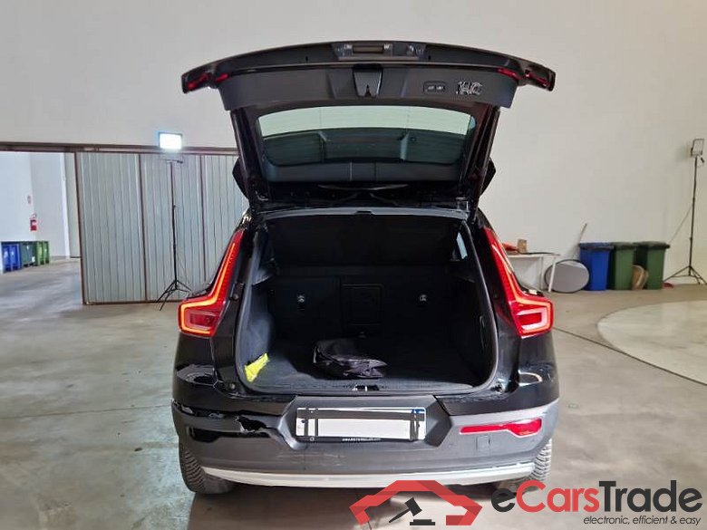 VOLVO XC40 / 2017 / 5P / SUV T4 PLUG-IN HYBRID AUTO RECH INSCRIP EXPR #5