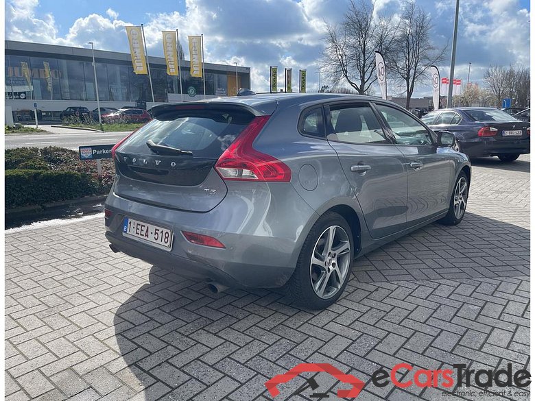 VOLVO V40 1.5 T3 Momentum Geartronic #2