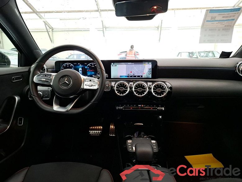 MERCEDES-BENZ Classe A Berline / 2018 / 4P / Berline A 250 e AMG Line 8G-DCT #5