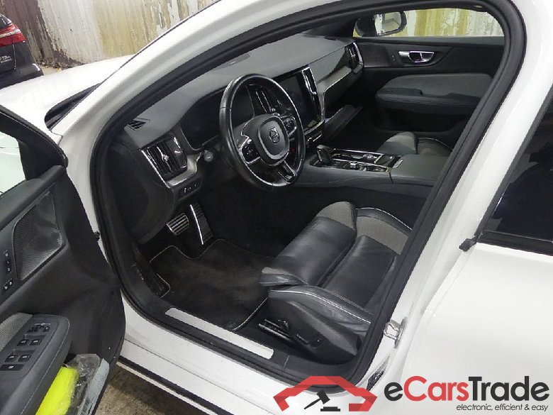 VOLVO V60 T8 AWD Twin Engine Geartronic R-Design 5d 223kW #4