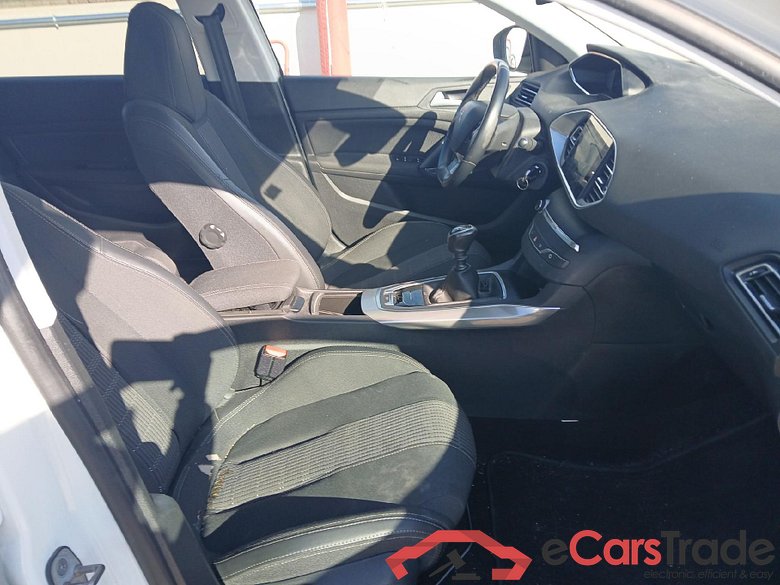 PEUGEOT 308 / 2017 / 5P / berlina con portón 5p Allure PureTech 130 S&S (CX) #6
