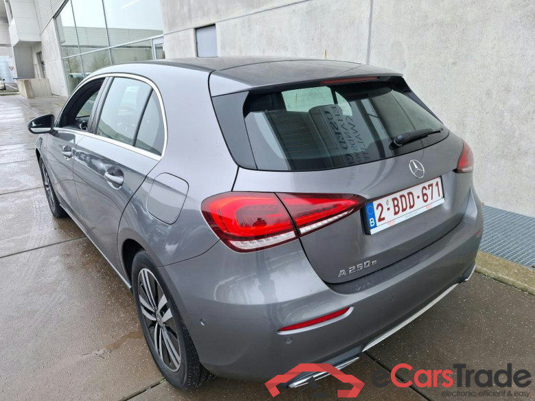 Mercedes A 250e Plug-In Hybrid Aut. LED-Xenon Widescreen Ambient Navi Sport-Leather KeylessGo Camera Klima PDC ... #4