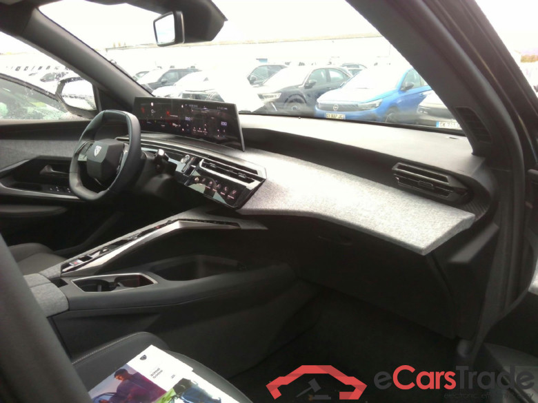 Peugeot 5008 Allure Hybrid 136 e-DCS6 (1.2L 3-cyl mild-hybrid) #3