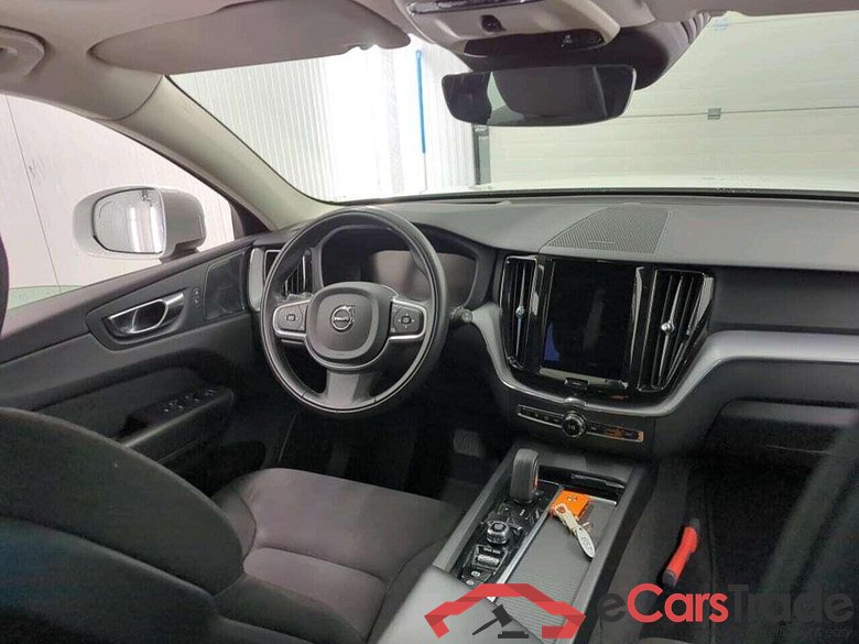 VOLVO XC60 2.0 B5 MomExclusive #3