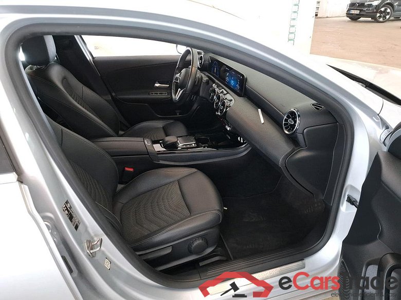 MERCEDES-BENZ Classe A Berline / 2018 / 4P / Berline A 180 d Business Line 8G-DCT #6
