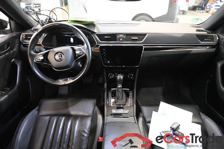 Superb Combi L&K iV 1.4 TSI Hybrid 160KW AT6 E6d #3