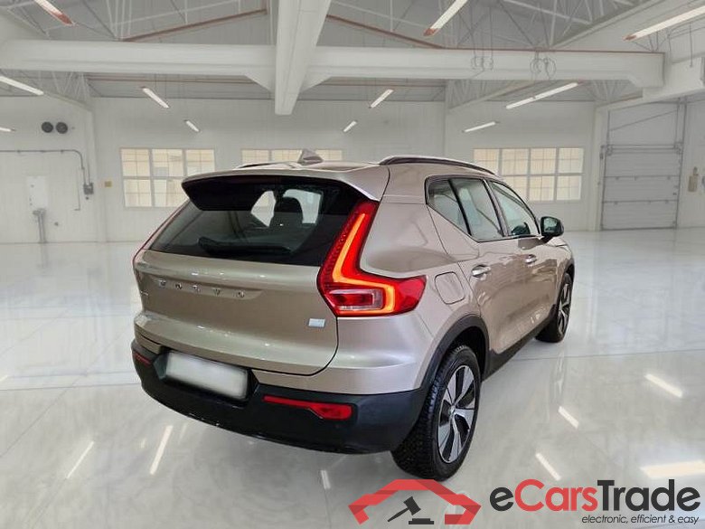 VOLVO XC40 / 2021 / 5P / SUV T4 RECHARGE PLUG-IN AUTO PLUS DARK #2