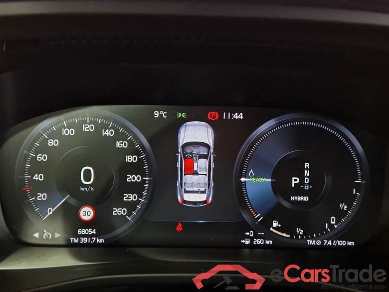 VOLVO XC40 / 2021 / 5P / SUV T4 RECHARGE PLUG-IN AUTO PLUS DARK #4