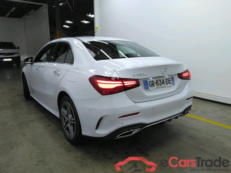 MERCEDES-BENZ Classe A Berline / 2022 / 4P / Berline A 250 e AMG Line 8G-DCT #2