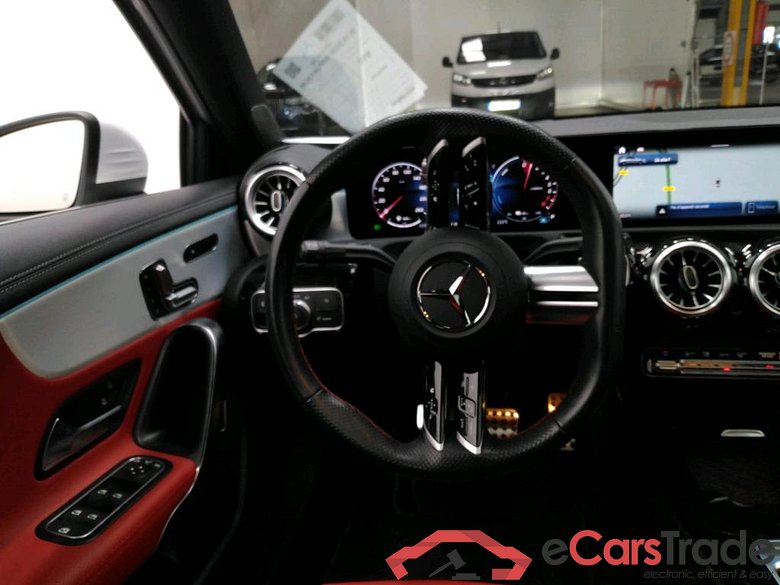 MERCEDES-BENZ Classe A Berline / 2022 / 4P / Berline A 250 e AMG Line 8G-DCT #5