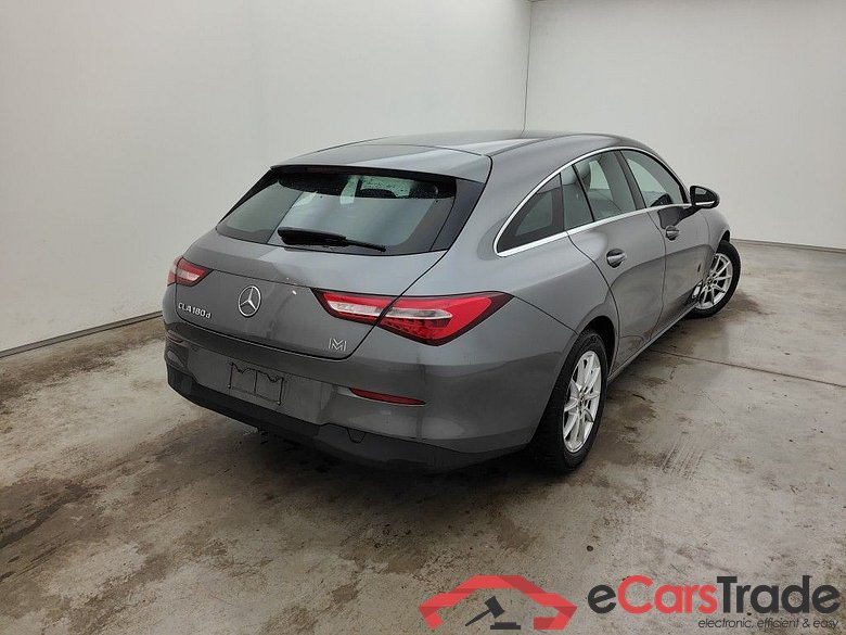 Mercedes-Benz CLA Shooting Brake CLA 180 d Essential Line 5d #2