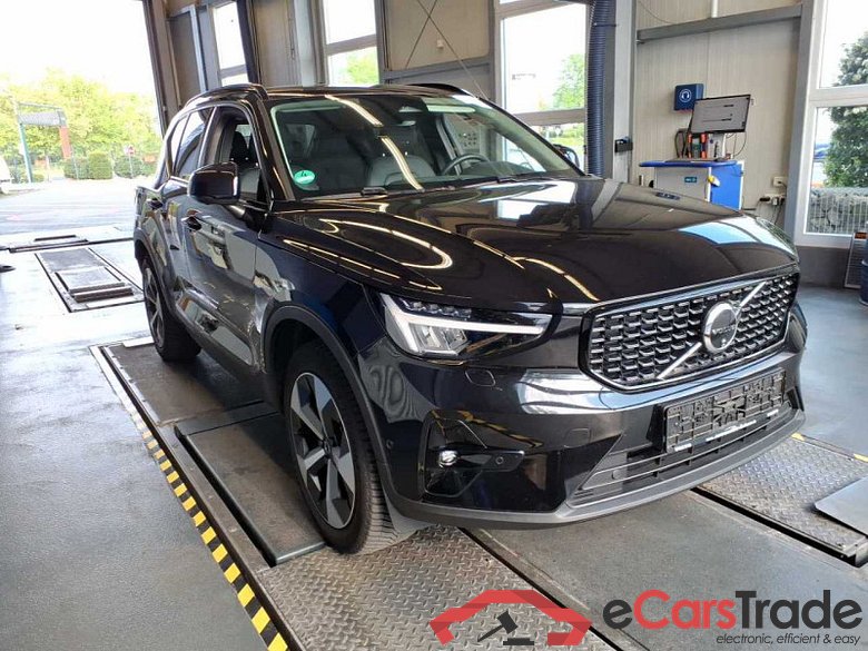 Volvo XC40 (2017->) DE - SUV5 B4 2WD EU6d, Plus Dark, (Facelift) 2022 - 2024 #1