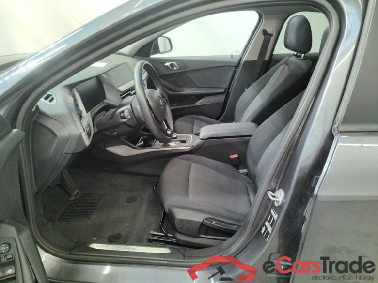 BMW 1 HATCH DIESEL - 2019 118 dA 150 (EU6AP) 5d #3