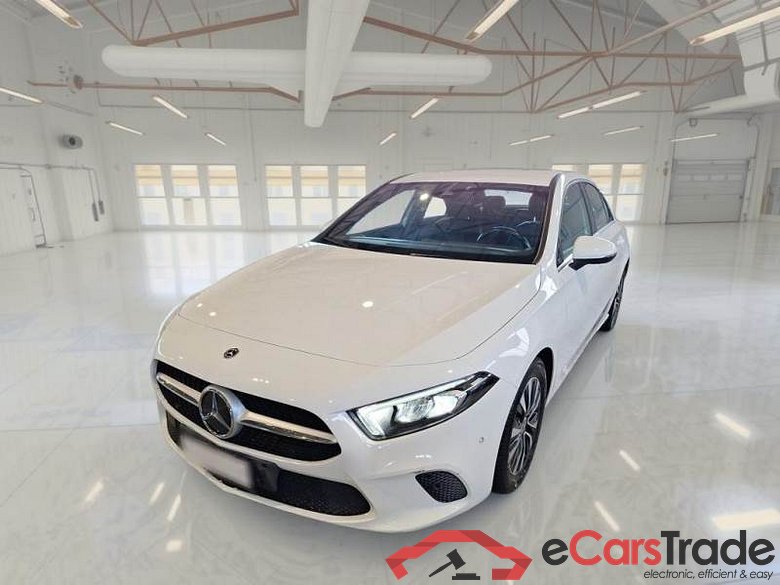 MERCEDES-BENZ CLASSE A / 2018 / 4P / BERLINA A 180 D AUTOMATIC BUSINESS