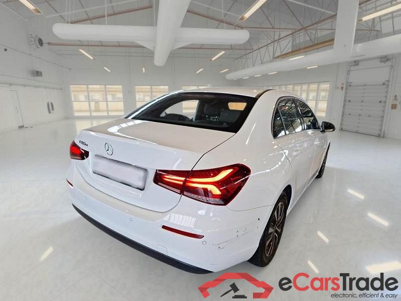 MERCEDES-BENZ CLASSE A / 2018 / 4P / BERLINA A 180 D AUTOMATIC BUSINESS #2