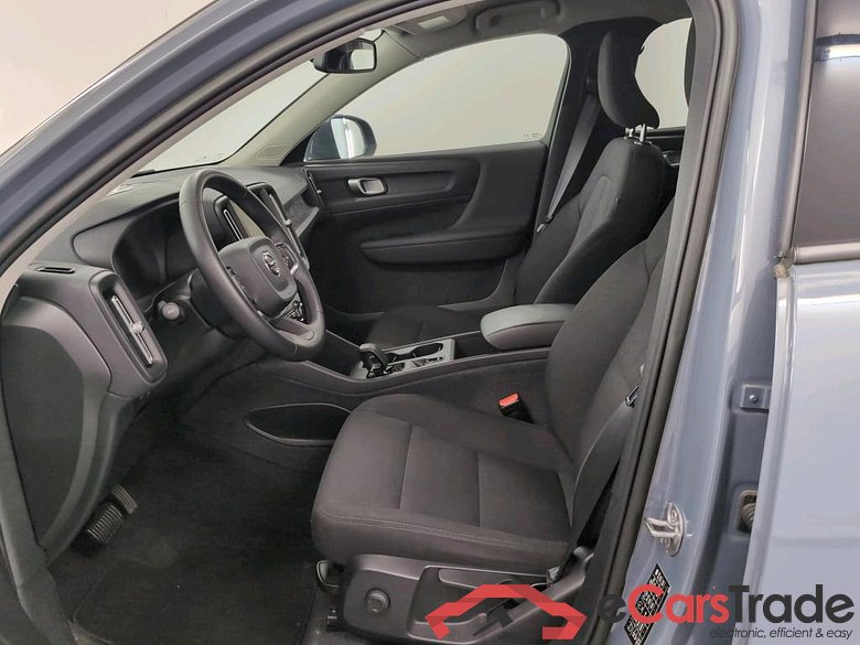 VOLVO XC40 2.0 B3 MHEV ESSENTIAL DCT #5