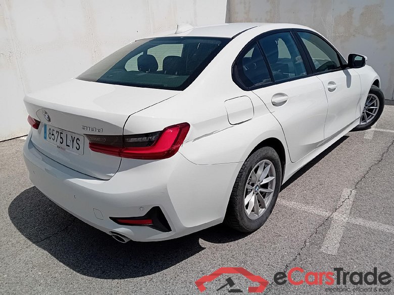 BMW Serie 3 / 2018 / 4P / sedán 318d Auto. #2